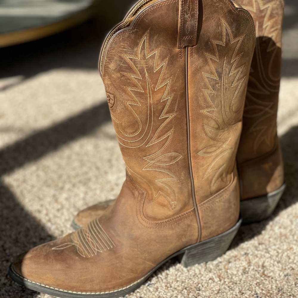 Ariat- Heritage R Toe Western Boot -Women’s size 9